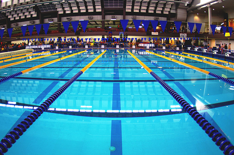 800px-Swimming_pool_with_lane_ropes_in_place 800px-Swimming_pool_with_lane_ropes_in_place